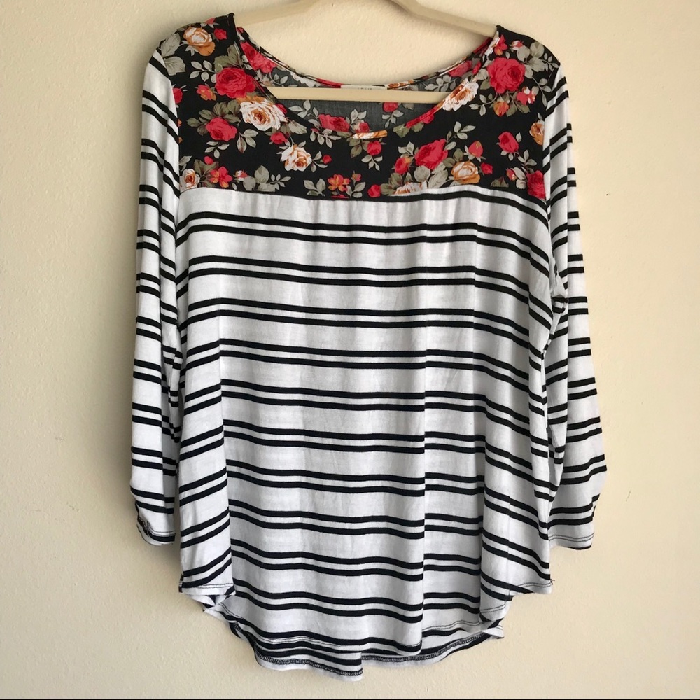 Le Lis Sutherlin Contrast Print Knit Top